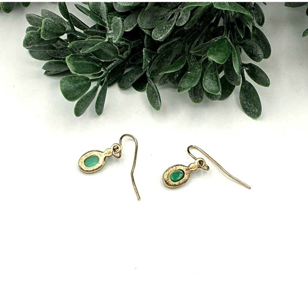 Vintage-Style Gold Tone Drop Earrings With Green Oval Resin gem - Picture 6 of 7